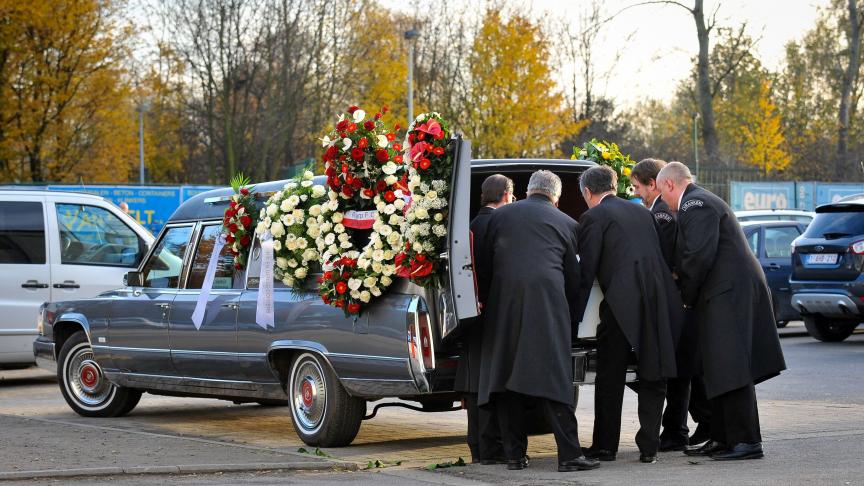 Le coût des funérailles est, tout comme la mort, un sujet devenu tabou
; ce qui permet à une minorité d’entreprises de pompes funèbres de gonfler leurs factures. © Belga