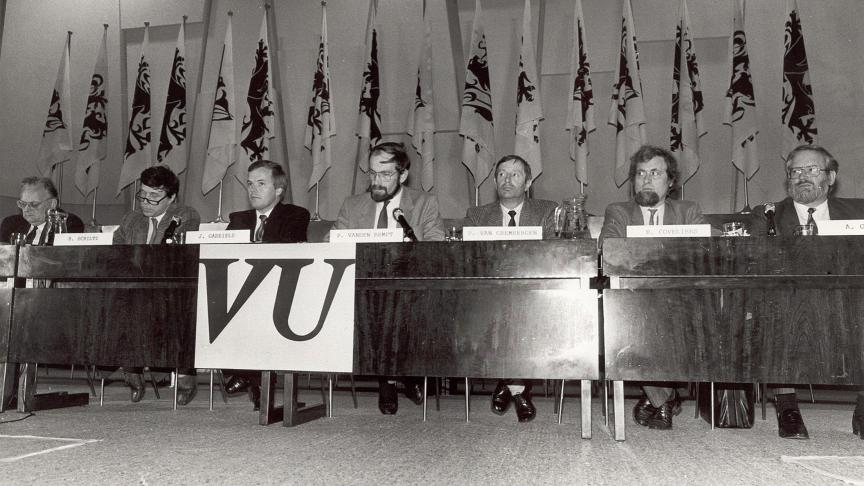 Fondée en 1954, la Volksunie a disparu à l’aube du 21e siècle. Nombre de ses héritiers animent aujourd’hui la politique fédérale et communautaire flamande.
