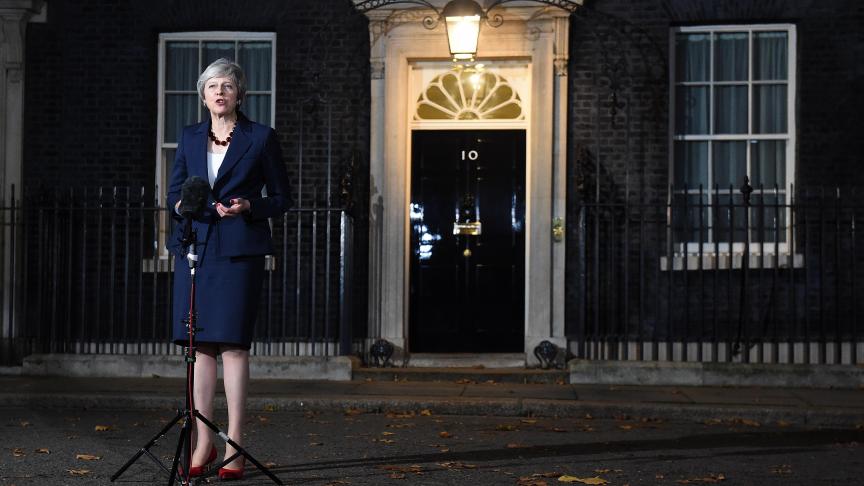 L’air grave, Theresa May a annoncé mercredi soir que le gouvernement britannique avait approuvé le projet d’accord concernant le Brexit. « C’était un choix difficile, particulièrement à cause de la question de l’Irlande du Nord.
»