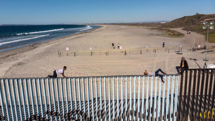 La plage de Tijuana jouxte celle de San Diego, en Californie ©AFP