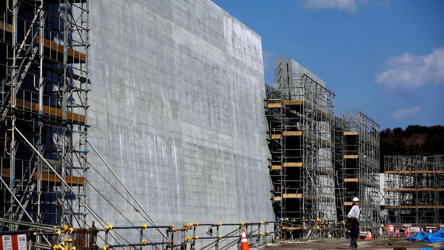 Quatre cents kilomètres de long, douze mètres de hauteur moyenne
: la «
Grande Muraille
» du Japon devrait être terminée en 2020. © Reuters.