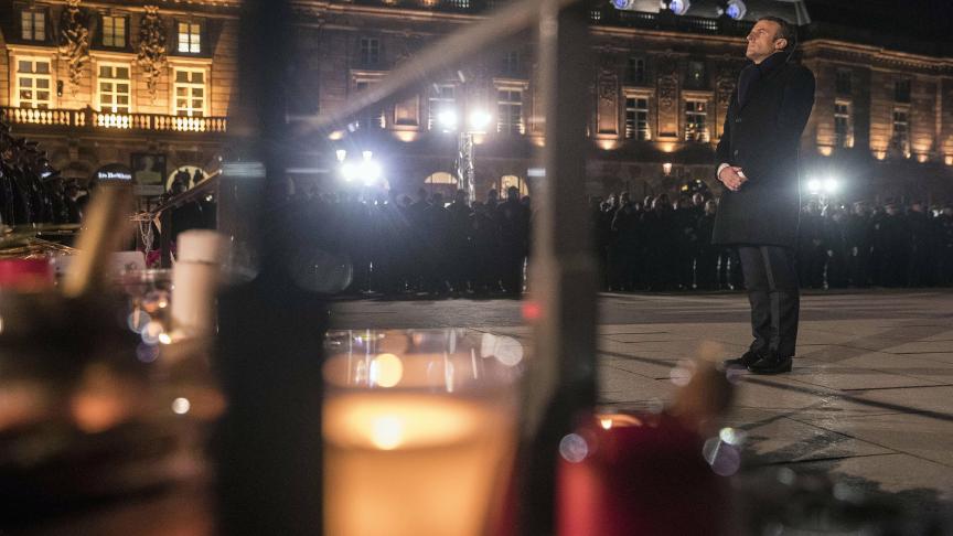 Emmanuel Macron rend hommage aux victimes de l’attaque de Strasbourg dans laquelle cinq personnes ont perdu la vie. Un homme, depuis abattu par les forces de l’ordre françaises, avait semé la terreur sur le marché de Noël de la ville.