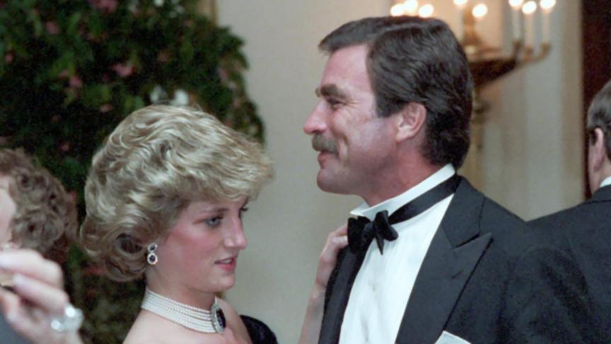 Septembre 1985, la princesse de Galles est invitée  à la Maison-Blanche pour une soirée caritative  organisée par le président américain de l’époque  Ronald Reagan. Tom Selleck aura l’honneur  d’accorder une danse à la princesse britannique.