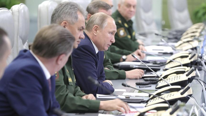 Vladimir Poutine et ses généraux lors de l’essai du missile Avangard, le mois dernier à Moscou
: le développement d’une nouvelle génération d’armes, qui inquiète les Occidentaux.