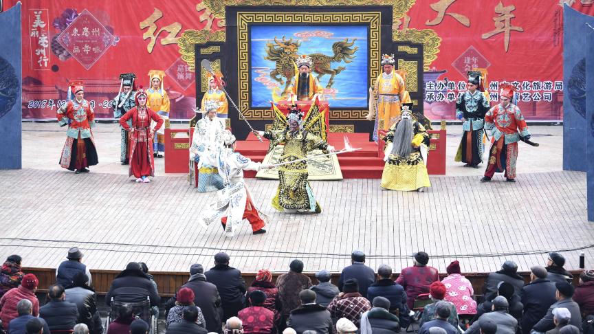 Bang Opera au Weiwu Square à Bozhou en Chine lors de la soirée du nouvel an chinois. Belga