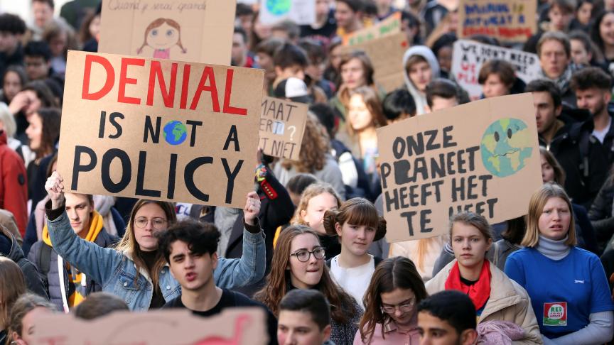 En multipliant les manifestations pour le climat, les jeunes 
ont prouvé qu’ils avaient pris la mesure des urgences particulières. Tandis que la plupart des responsables restent sur la défensive...