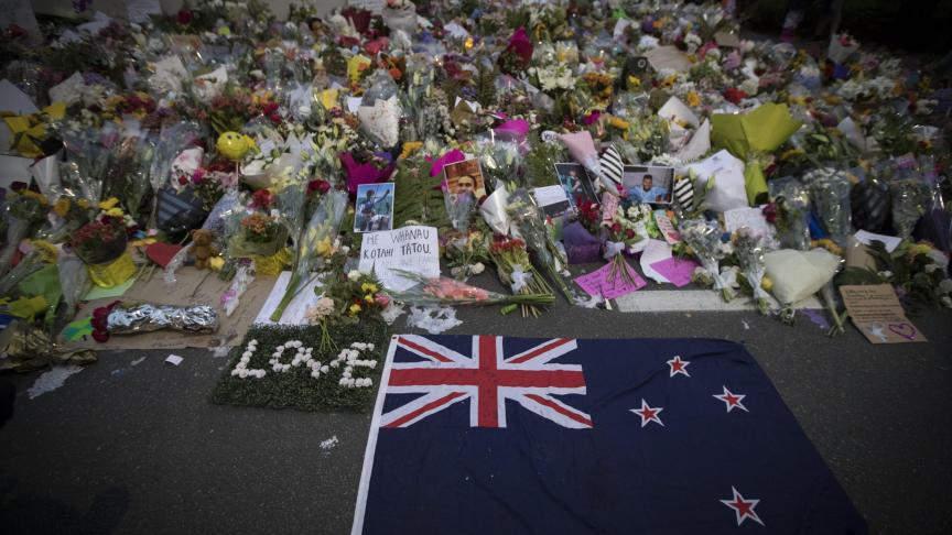 En Nouvelle-Zélande, des fleurs ont été déposées devant la mosquée d’Al Noor à Christchurch, trois jours après la fusillade mortelle.