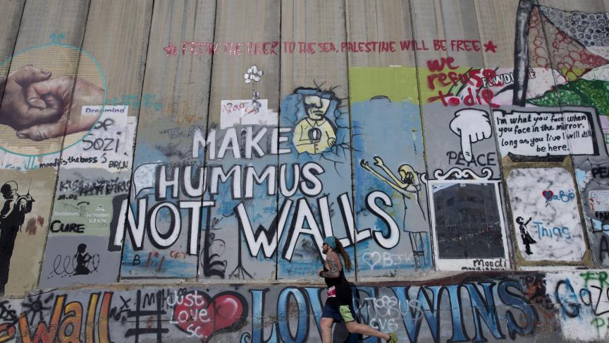 «
Faites du houmous, pas des murs
». Une phrase poignante alors que le marathon de Palestine avait lieu.