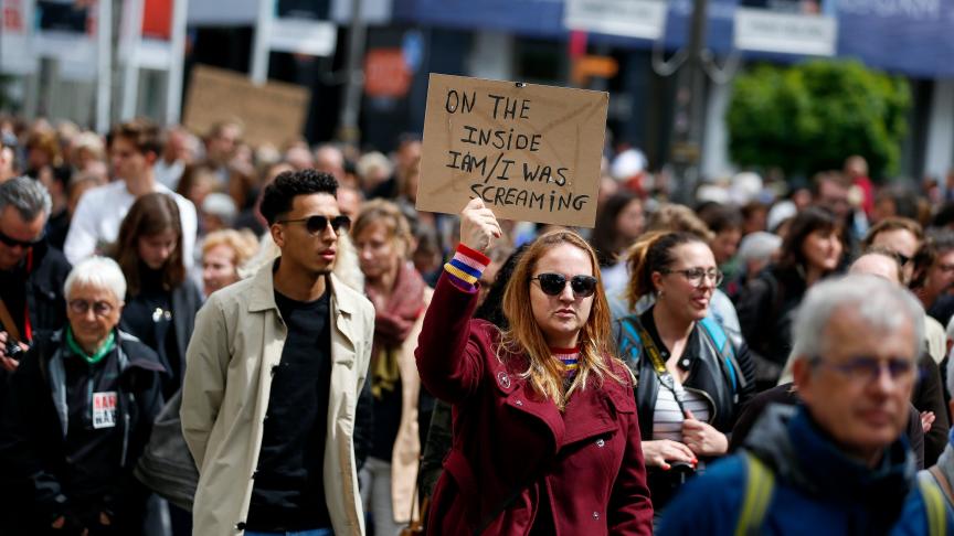 15.000 personnes dans les rues d’Anvers après la mort de Julie Van Espen. Ils manifestaient en silence contre les violences sexuelles.