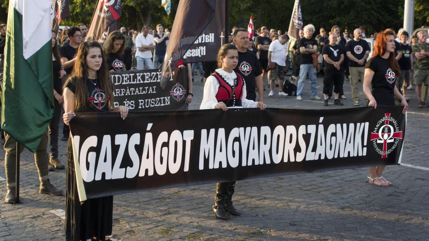 Des militantes du parti d’extrême droite hongrois, Jobbik, lors d’une commémoration à Budapest.