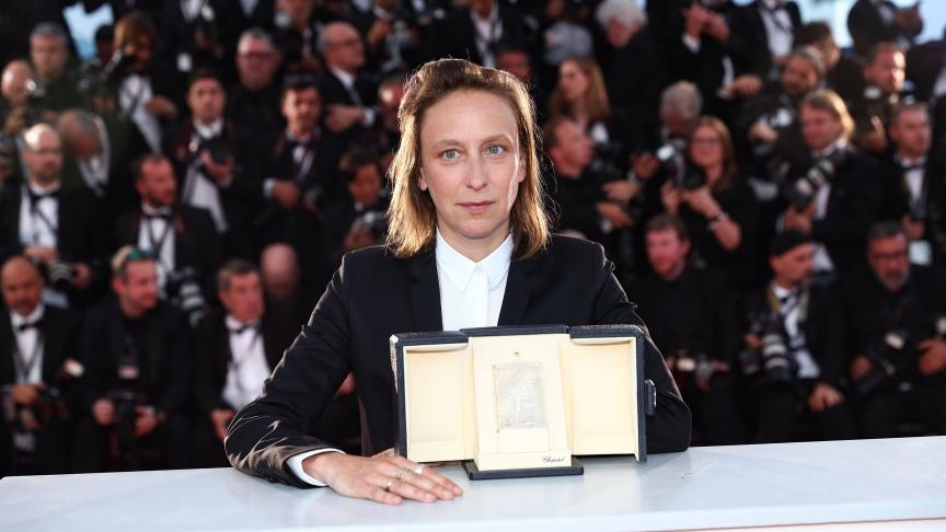 Le film «Portrait de la jeune fille en feu» de Céline Sciamma reçoit le prix du Meilleur scénario.