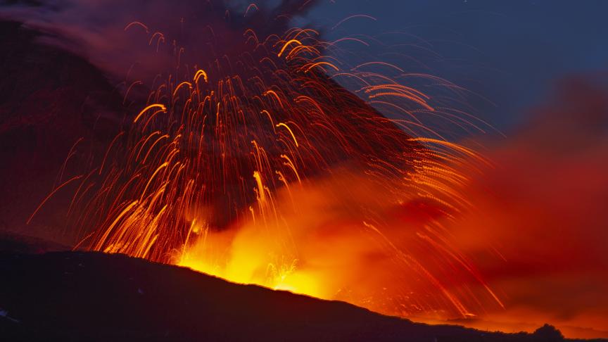Éruption du côté de l’Etna. Et photographies toujours aussi magiques.