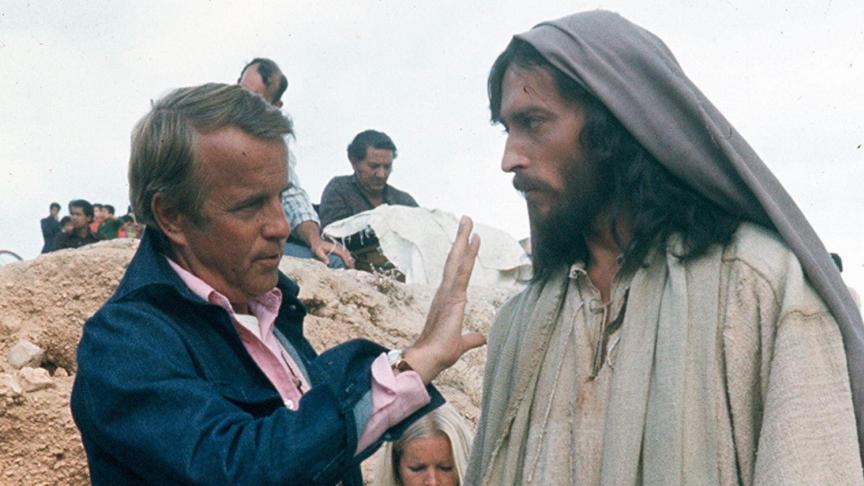 «
Jésus de Nazareth
», mini-série italo-britannique de six heures et seize minutes, connut un succès considérable, avec 2,5 milliards de spectateurs dans le monde entier.