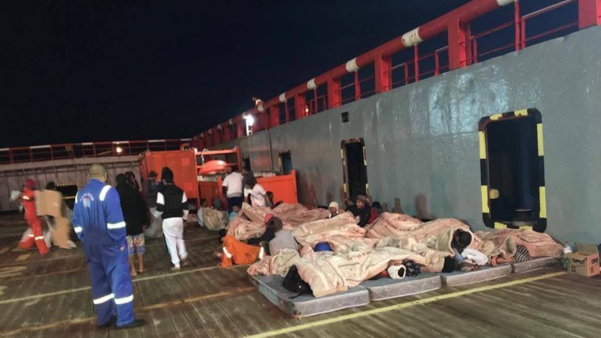 Le Maridive 601 est coincé en mer avec 75 migrants à son bord. Des proches des rescapés ont posté des photos sur les réseaux sociaux.