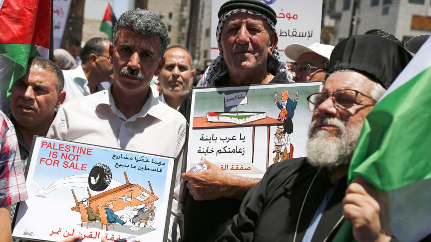Ramallah le 24 juin
: ils protestent contre la conférence de Manama. «
La Palestine n’est pas à vendre
!
»