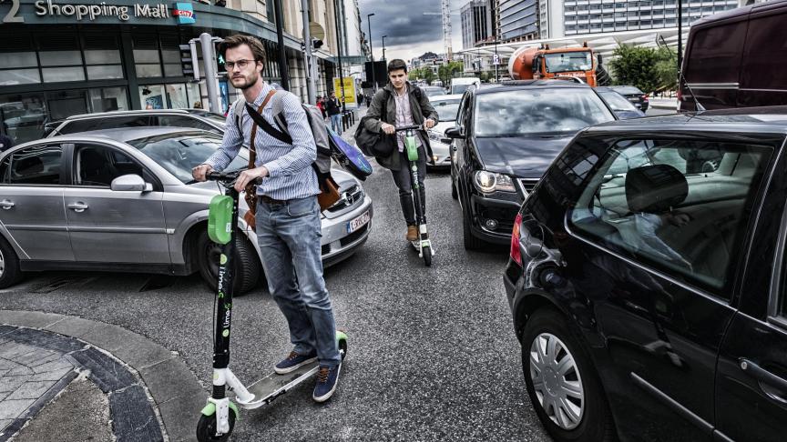 À Bruxelles, les trottinettes électriques sont déjà plus de 3.500, slalomant depuis six mois sur les trottoirs, dans les embouteillages ou les parcs de la ville. Elles viennent d’arriver à Namur, Liège ou Louvain-la-Neuve. On les adore ou… on les déteste !