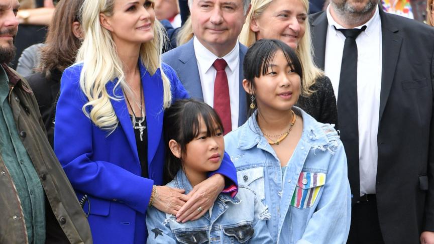 Laeticia Hallyday accompagnée de ses filles Jade et Joy à Toulouse