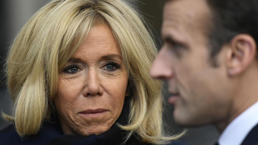 Durement contesté (notamment par les gilets jaunes), Emmanuel Macron peut compter sur le soutien de son épouse Brigitte. Mais la tempête est rude.