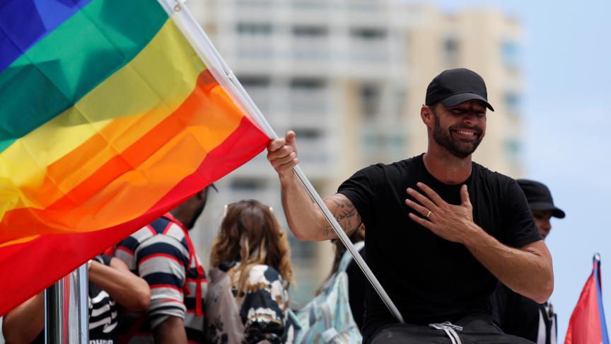 Ricky Martin participant à une manifestation, lundi à San Juan, à Porto Rico.