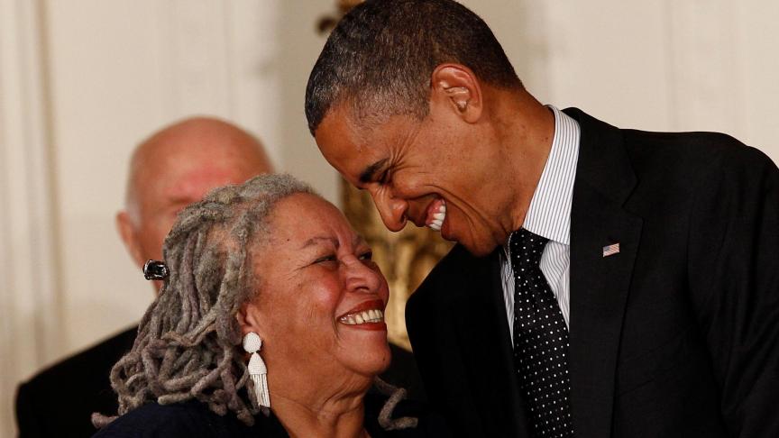 Pour Barack Obama, l’écriture de Toni Morrison était «
un challenge magnifique pour notre conscience et notre imagination
».