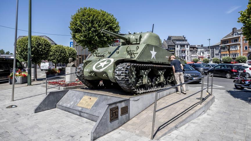 A Bastogne, on revient à l’hiver 44-45, au fameux «
Nuts
» du général Mac Auliffe, à Patton et au Mardasson, monument emblématique construit en hommage aux libérateurs américains.