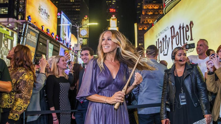 J.K. Rowling était présente à Times Square ce 5 septembre, pour célébrer le succès de «
Harry Potter et l’Enfant Maudit
».