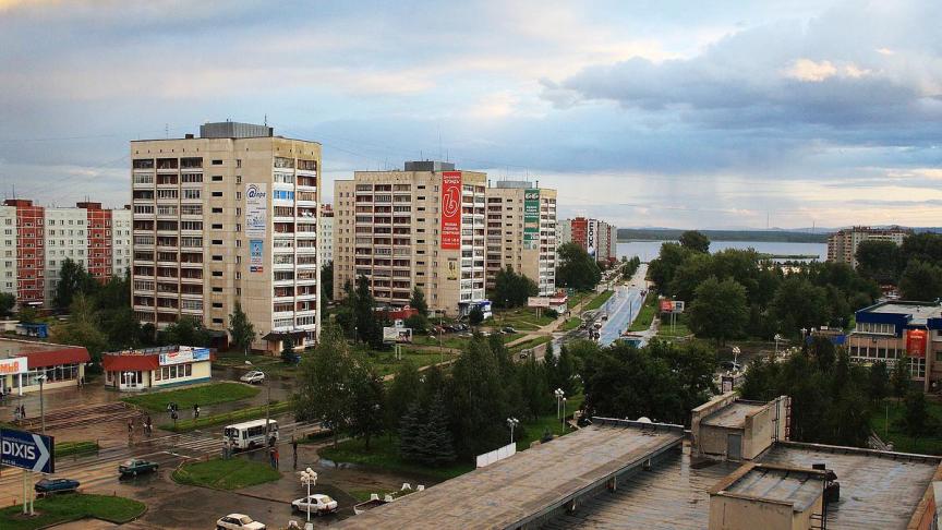 Des maisons ont été abandonnées à Ozersk où la vie reprend dans la ville actuelle pour ses 100.000 habitants.