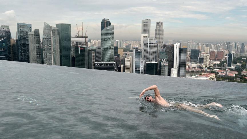 La piscine à débordement de l’hôtel Marina Bay Sands
: la signature architecturale de Singapour. Seuls les clients des 3.000 chambres y ont accès...
