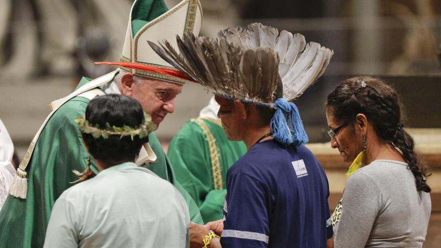Le pape a ouvert un synode pour l’Amazonie au Vatican. Il fait face à de nombreuses critiques côté ultra-conservateur, mais tente de jouer la carte de l’ouverture.
