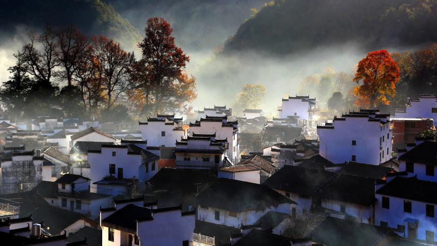 Scène privilégiée des photographes
: la brume matinale sur le village chinois de Shangrao.