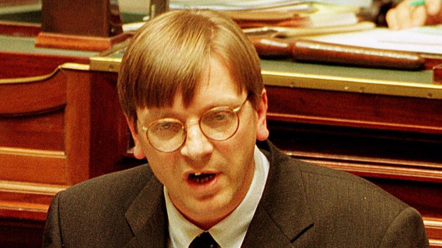Guy Verhofstadt, libéral flamand, fut Premier ministre d’un gouvernement arc-en-ciel entre 1999 et 2003. © Belga.