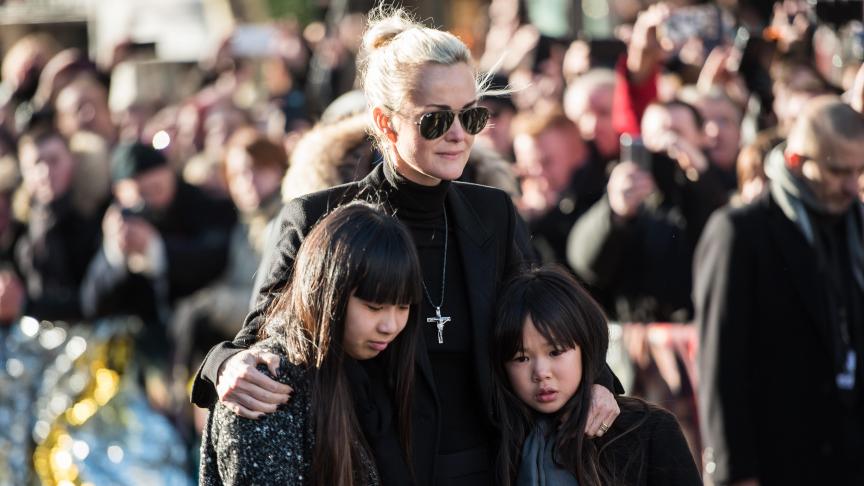Laeticia Hallyday et ses filles, Jade et Joy, lors de l’enterrement de Johnny à La Madeleine.