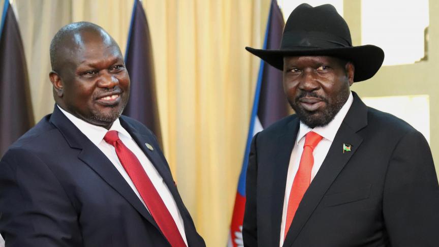 Salva Kiir (à dr.) et RiekMachar - ici, le 19 octobre dernier à Juba - n’ont pas réussi à constituer dans les délais un gouvernement provisoire d’union nationale revitalisé.