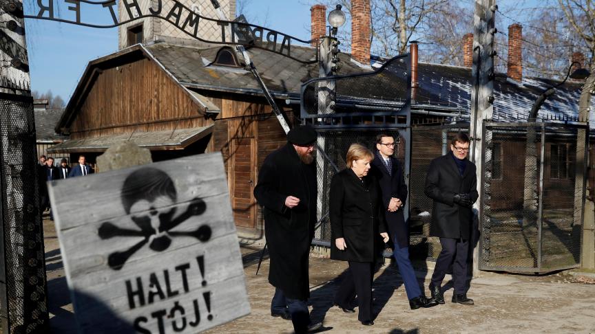 Angela Merkel s’est pour la première fois rendue à Auschwitz.