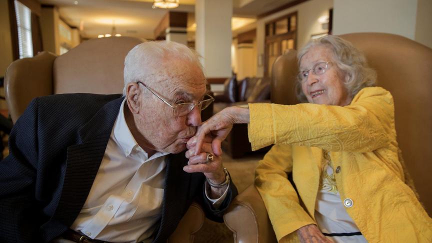 C’est en 1934 que ce couple s’est rencontré dans une classe à l’Université du Texas. Leur amour l’un pour l’autre a traversé les années avec la même ferveur.