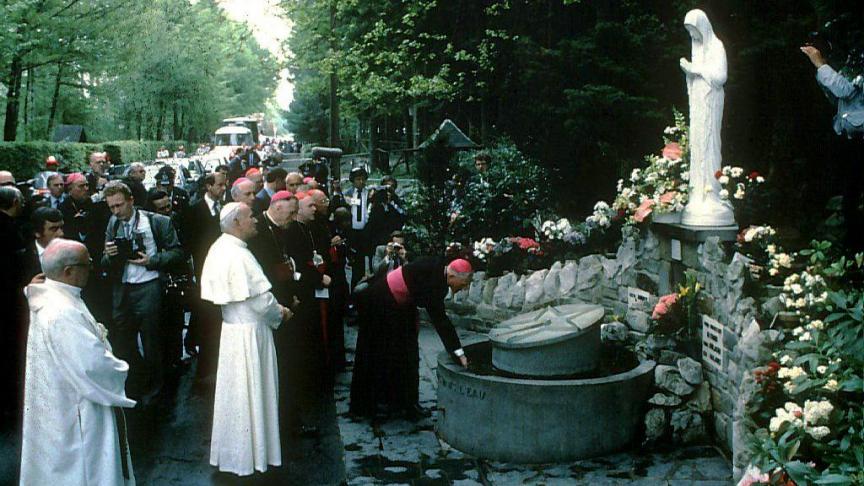 Le 21 mai 1985, le pape Jean-Paul II s’inclinait devant la Vierge de Banneux.