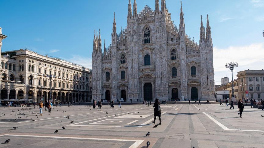 Jusqu’au 3 avril, l’Italie est placée en quarantaine. Les déplacements sont limités au strict minimum, sous le contrôle de la police. Les touristes ont fui le cœur de Milan.