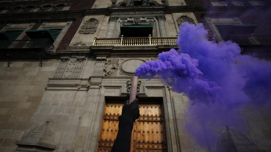 De la fumée pour le Journée Internationale des Droits des Femmes, au Mexique.