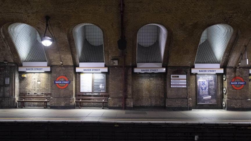 Une gare de Londres désertée car les navetteurs évitent de voyager pendant l’épidémie de coronavirus.