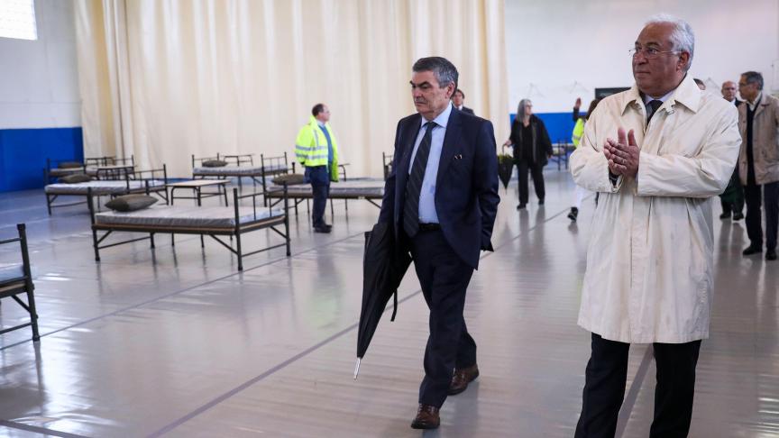Le Premier ministre portugais Antonio Costa visitait ce 30 mars un hôpital militaire de campagne monté par l’armée à Lisbonne.