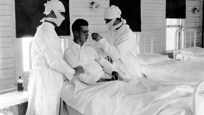 En 1918, la grippe espagnole décime le monde, faisant entre 20 et 50 millions de morts.