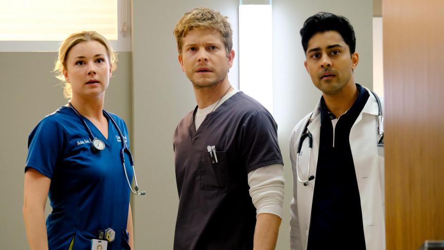 Emily VanCamp (l’infirmière Nic Nevin), Matt Czuchry (le D r  Conrad Hawkins) et Manish Dayal (le D r  Devon Pravesh).