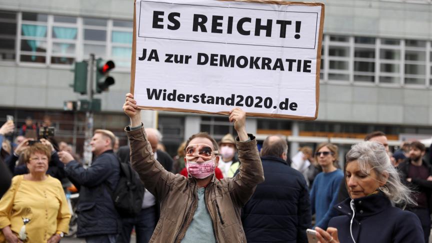 «
C’est assez
! Oui à la démocratie. Résistance
»
: manifestation contre les restrictions imposées par la lutte contre le coronavirus, le 25 avril dernier à Berlin.