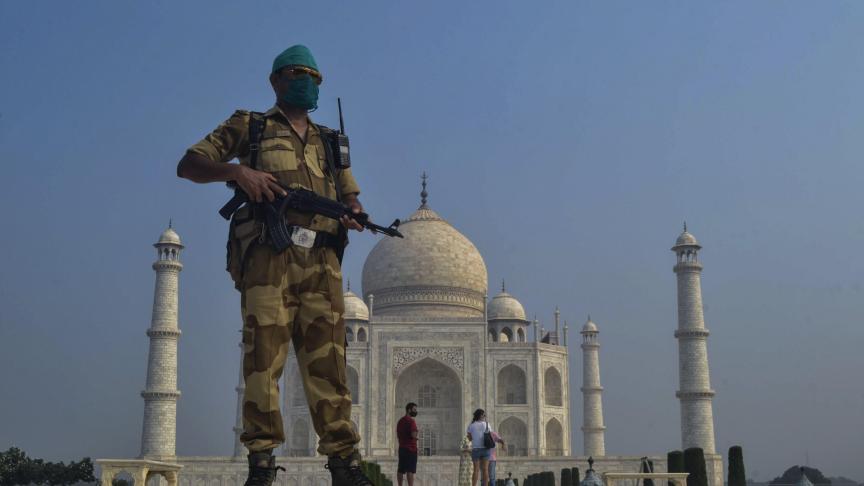 Réouverture sous haute surveillance du Taj Mahal après six mois de fermeture.