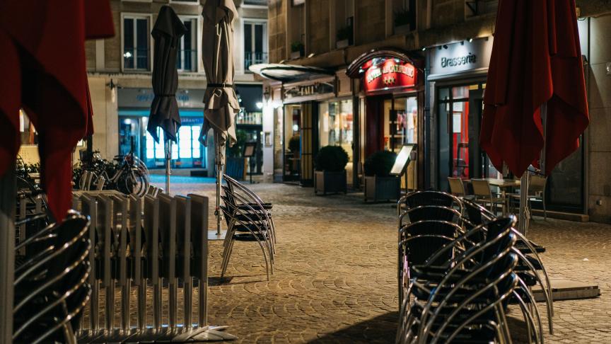 A Rouen, les restaurants et les bars ferment et les rues se vident, dès 21h.