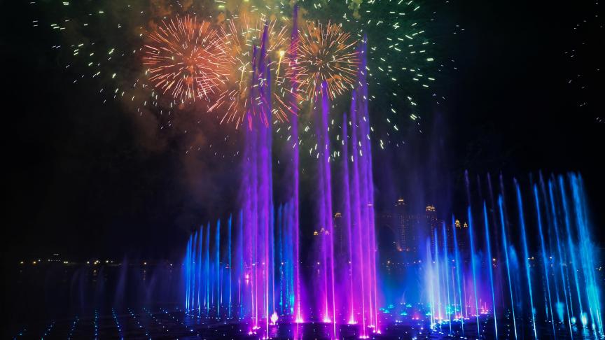 La ville de Dubaï a battu le record Guinness World de la fontaine la plus grande.