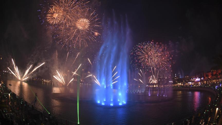 La ville de Dubaï a battu le record Guinness World de la fontaine la plus grande.