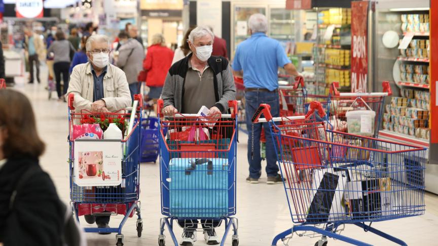 Sur 267 articles hors rayons frais dans 9 chaînes de supermarchés, Test Achats affirme avoir constaté une hausse moyenne de 4,4% début octobre par rapport au printemps.