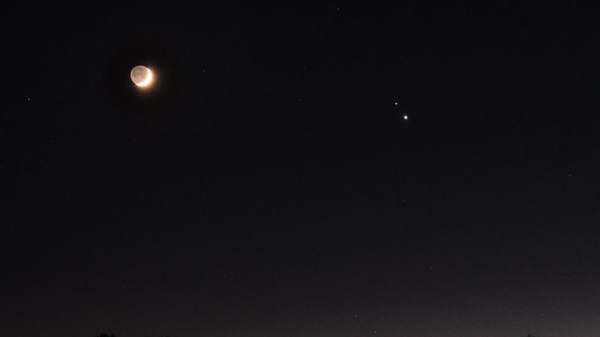 Sur cette photo prise le 17 décembre, les planètes Saturne et Jupiter apparaissent déjà très proches l’une de l’autre.