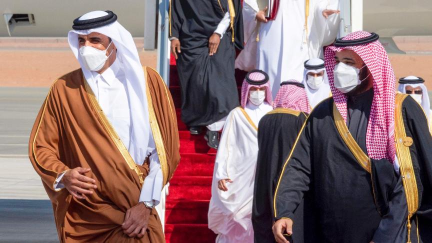 L’émir Tamim, du Qatar, chaleureusement reçu par le principe héritier saoudien Mohamed Ben Salmane ce mardi 5 janvier à Al-Ula pour le sommet du Conseil de coopération du Golfe: la réconciliation a commencé entre les deux voisins en crise depuis plus de trois ans.